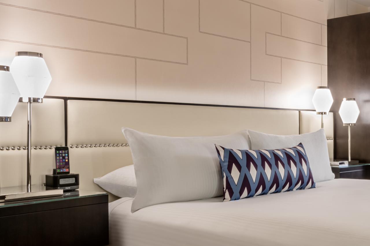 Chambre Deluxe Lit King-Size - Tour Vallée - Non-Fumeurs - Vue sur Piscine