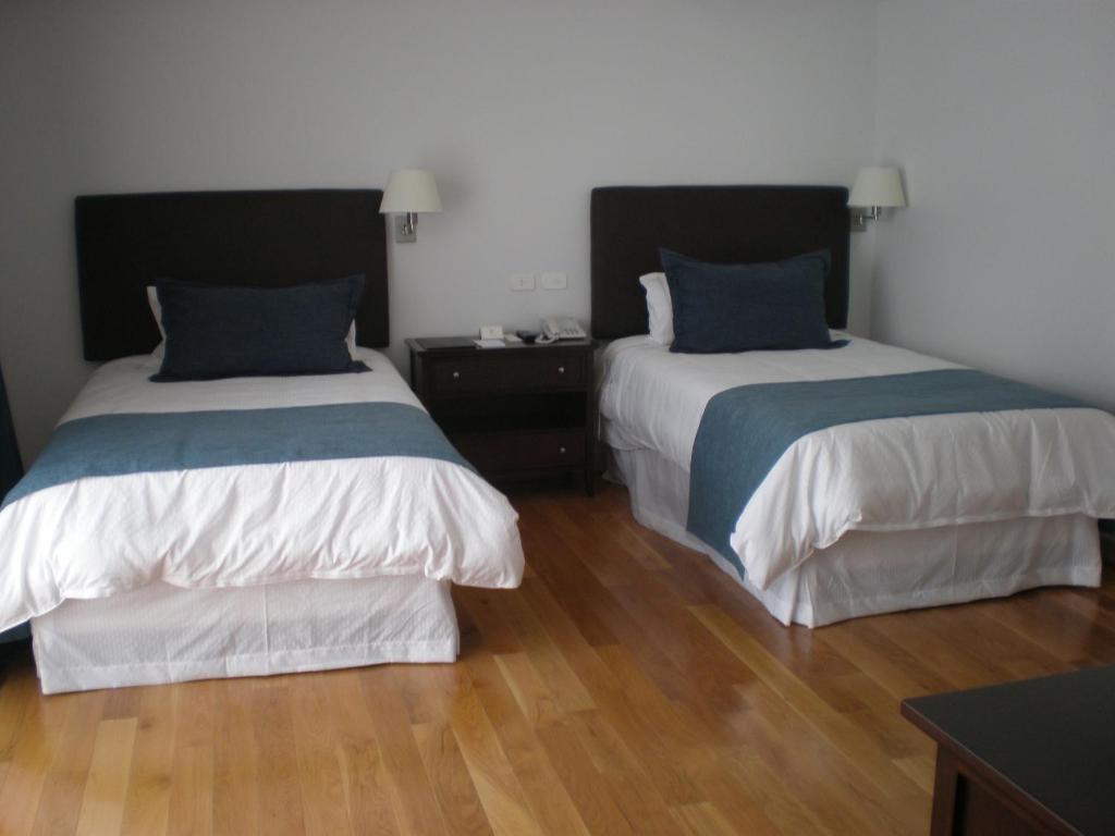 Quarto com 2 Camas de Solteiro