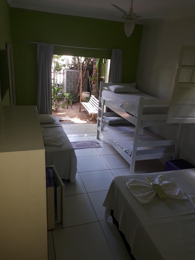 Quarto Família (5 Adultos)