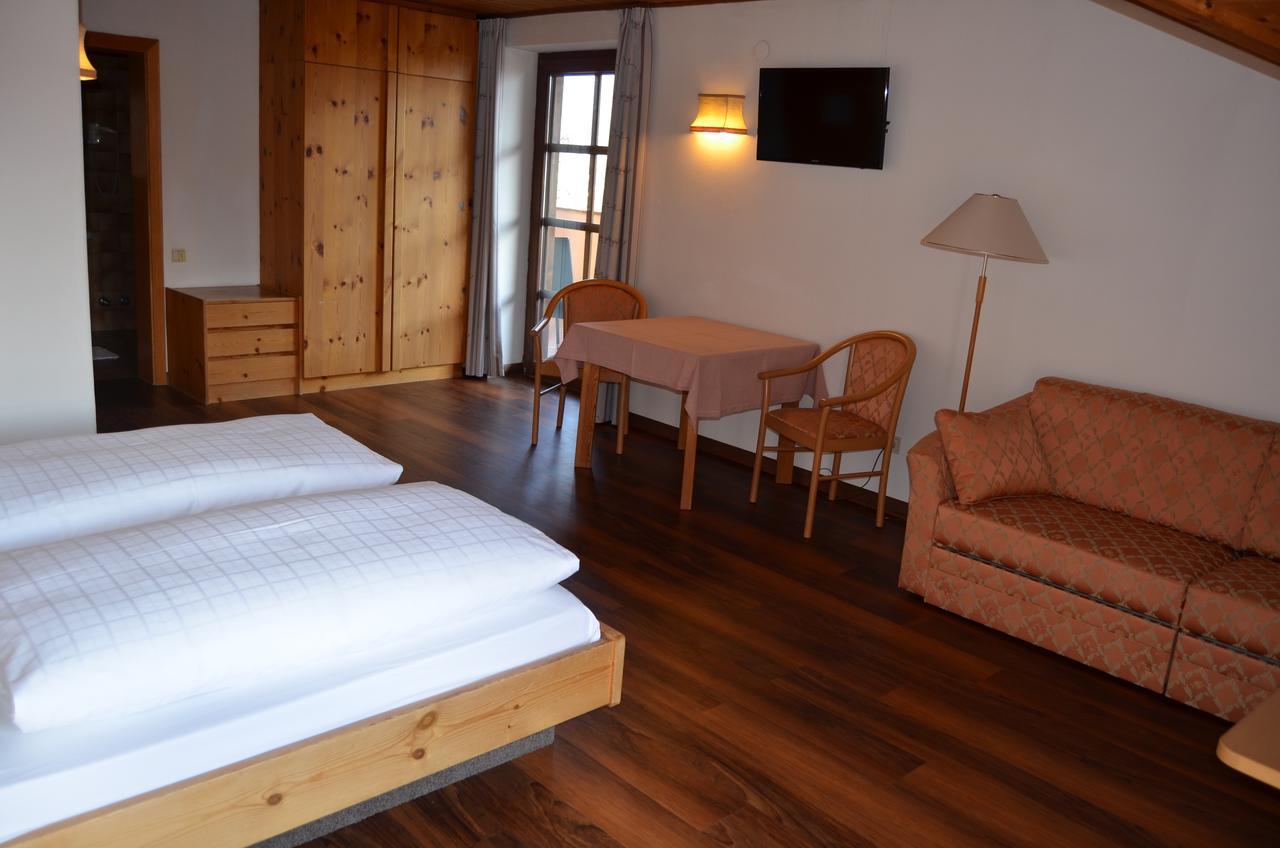Dreibettzimmer mit Balkon