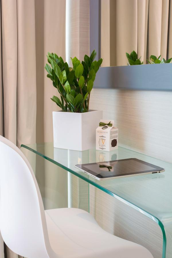 Signature Dreibettzimmer mit eigenem Balkon und Stadtblick