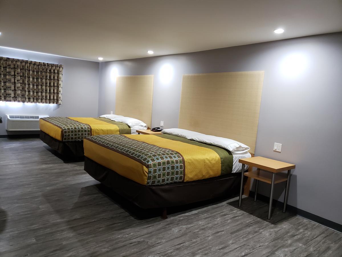 Zimmer mit 2 Kingsize-Betten