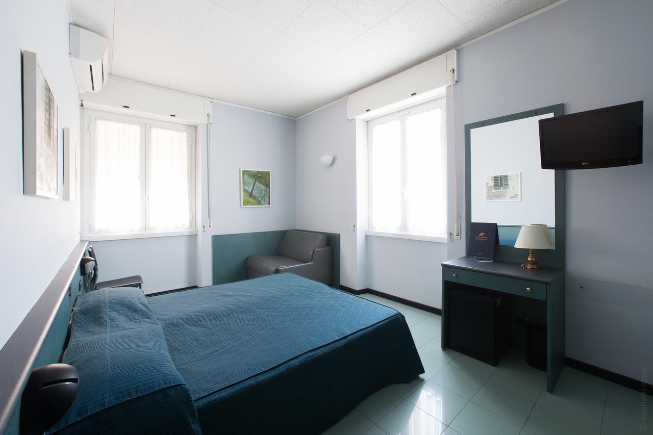 Quarto com Cama de Casal ou 2 de Solteiro