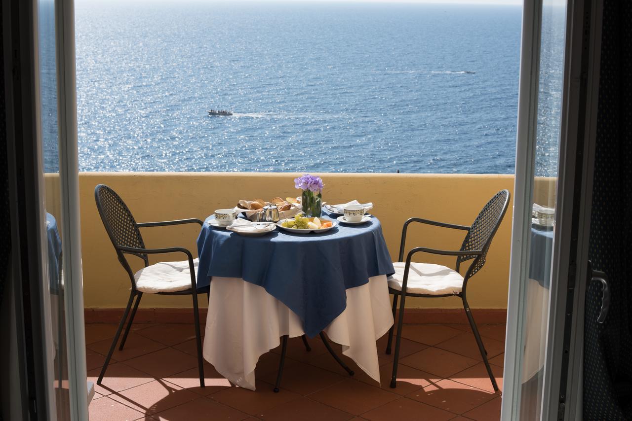 Habitación Doble Deluxe con balcón y vistas al mar