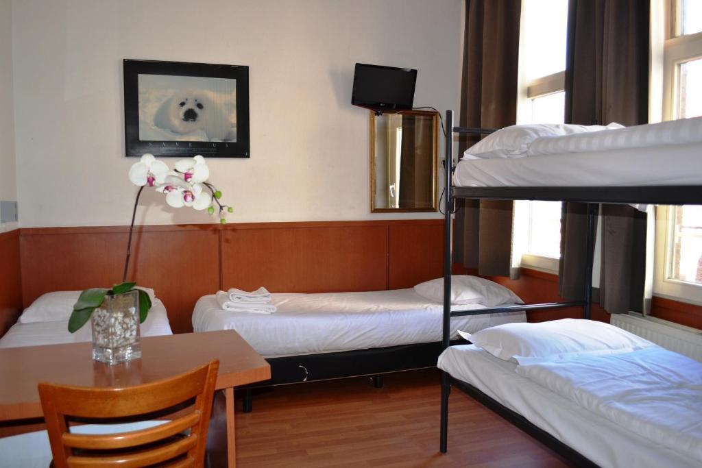 Chambre Quadruple avec Salle de Bains Commune