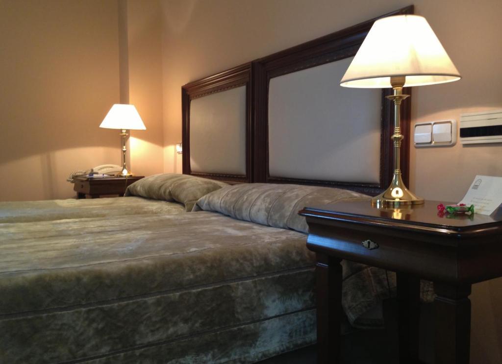 Family Room (2 Adults + 2 Children),1039489012:JPEG