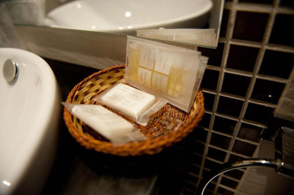 Double or Twin Room with Shared Bathroom,65086564:JPEG