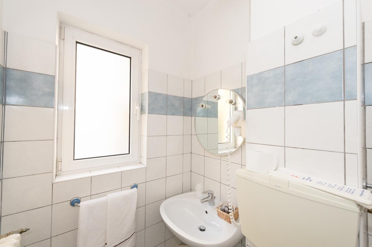 Vierbettzimmer mit Balkon