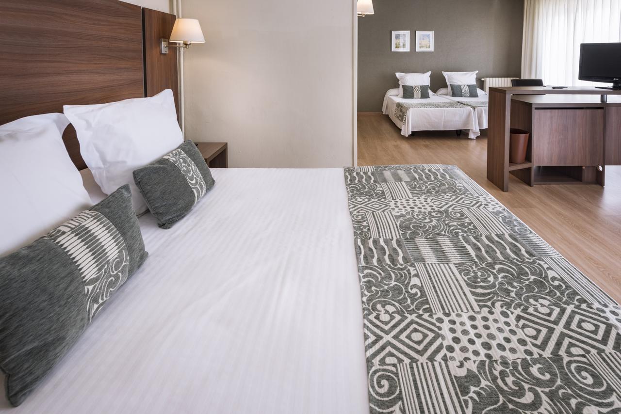 Quarto Familiar (2 Adultos + 2 Crianças)