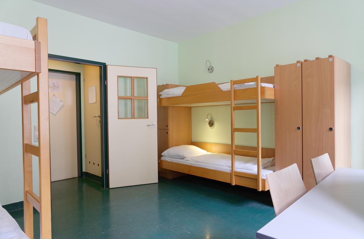 Etagenbett im Frauenschlafsaal mit 4-6 Betten und Gemeinschaftsbad