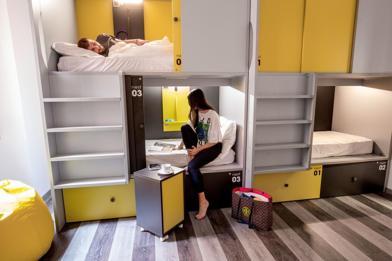 Cama en habitación compartida mixta de 5 camas y con baño privado