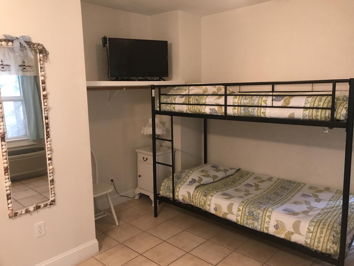 Queen Studio,691475292:JPEG