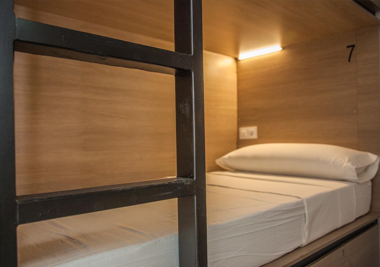 8 literas en habitación compartida mixta