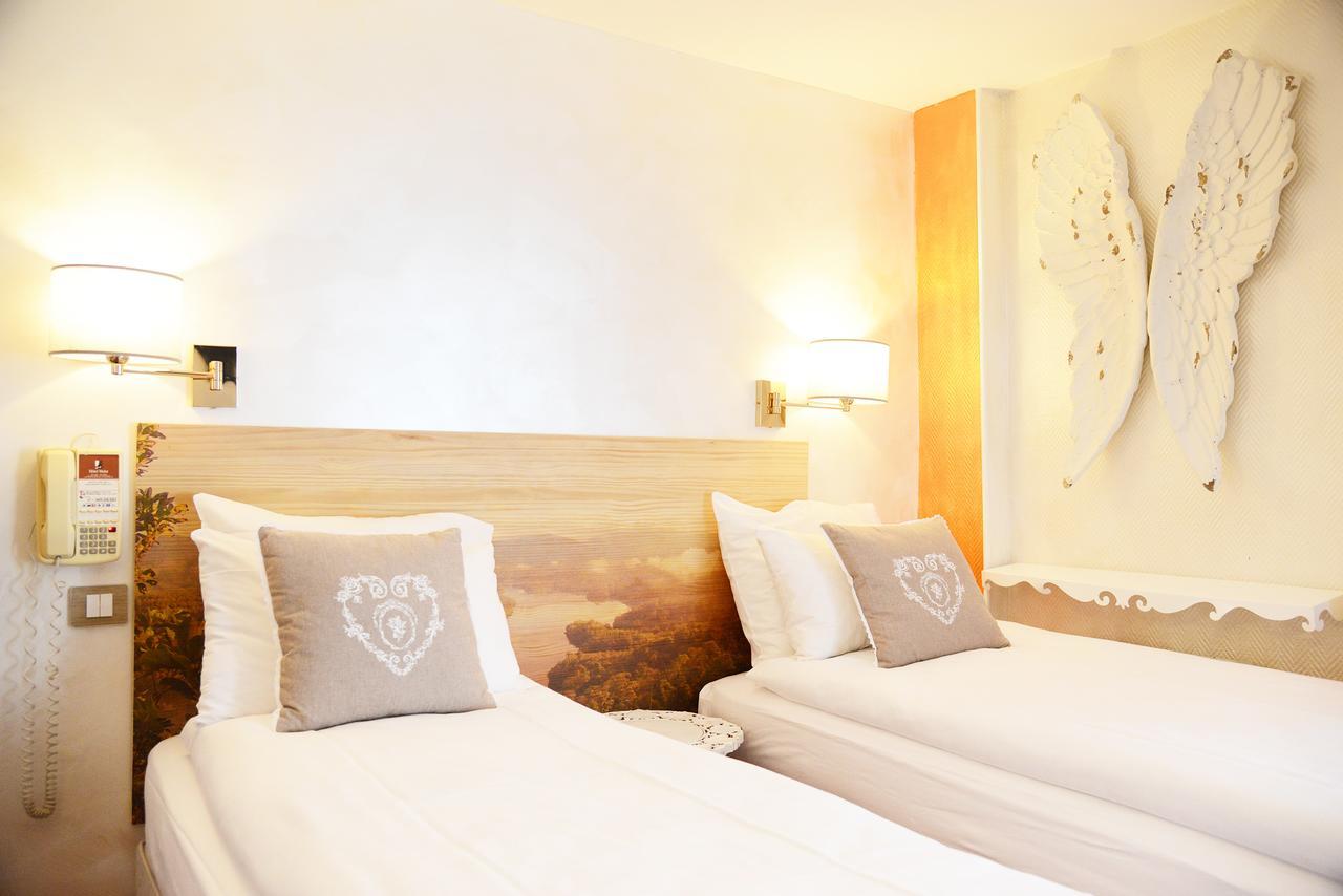 Quarto com 2 Camas de Solteiro