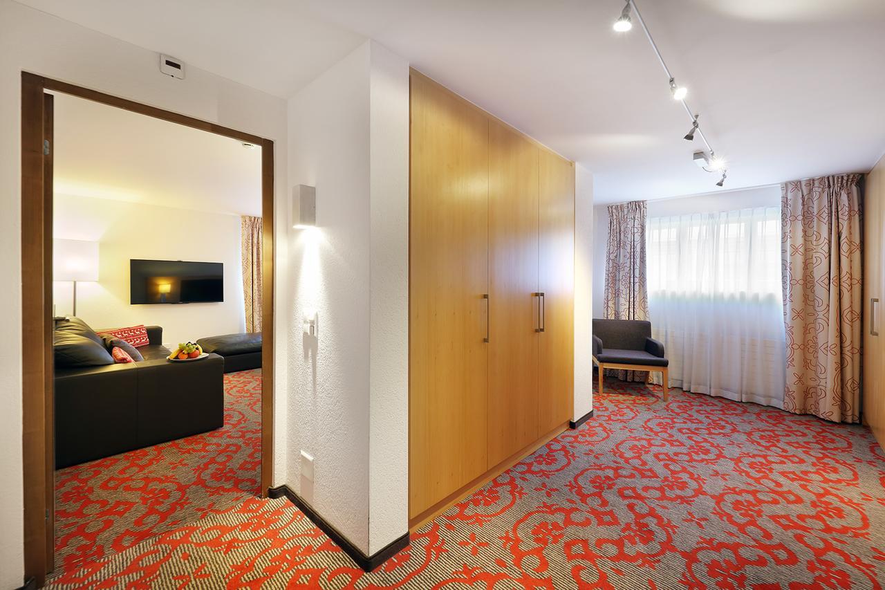 Deluxe Double Room,663772854:JPEG