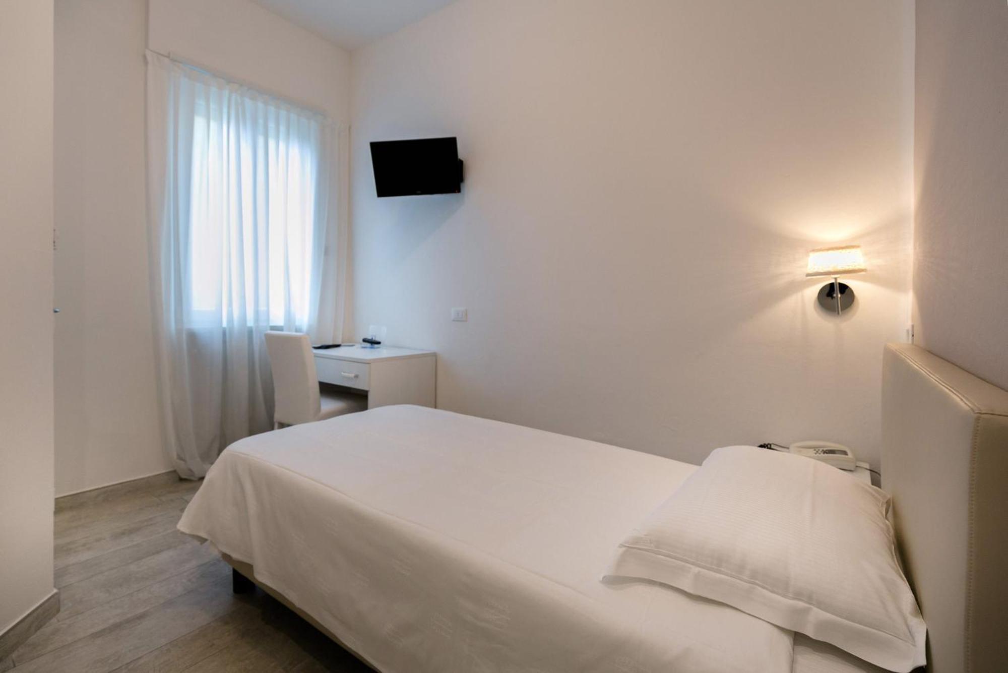 Standard Single Room,663854049:JPEG