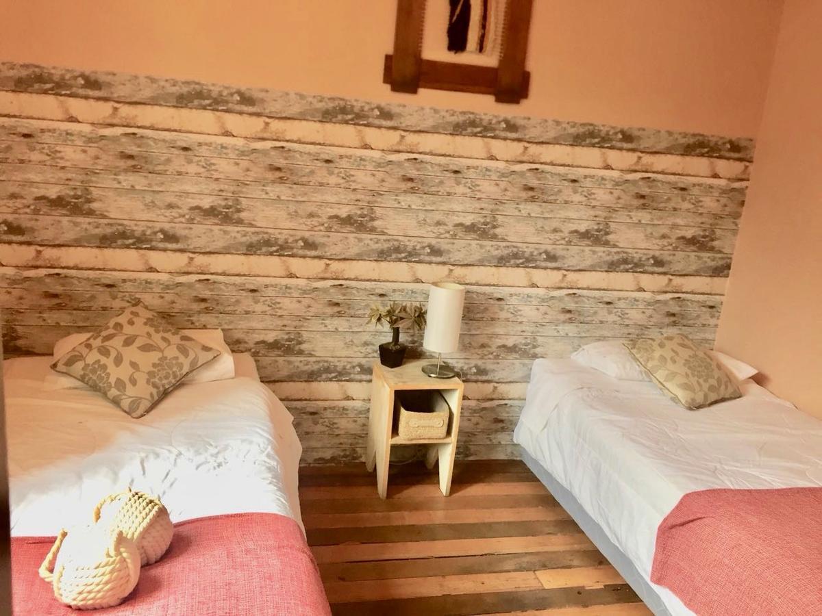 Quarto com 2 Camas de Solteiro