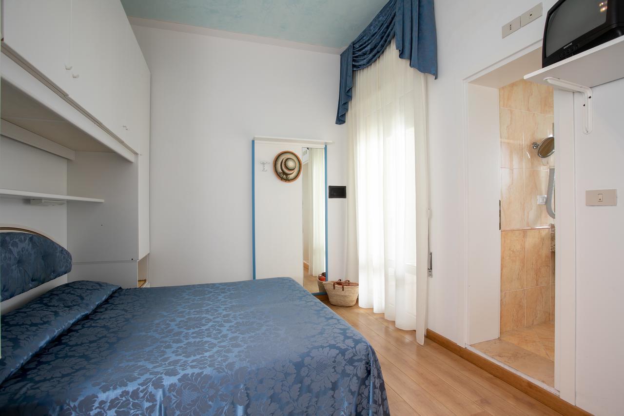 Dreibettzimmer mit Meerblick