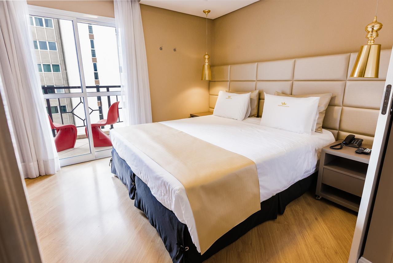 Apartamento de 1 Quarto com Varanda