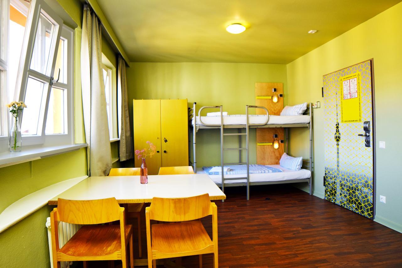 Lit Simple dans Dortoir de 4 Lits