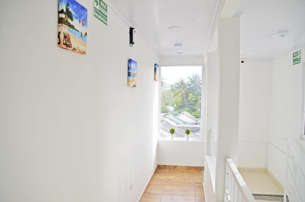 Quarto com 2 Camas de Solteiro e Vista da Cidade