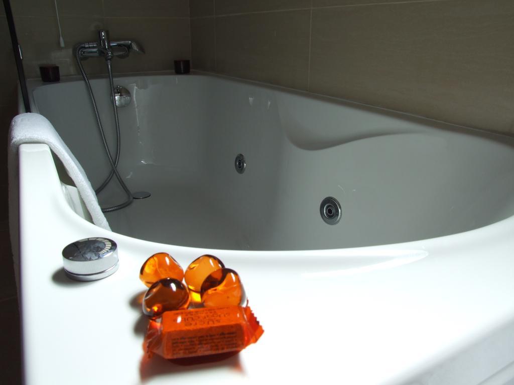 Honeymoon Suite Balcony,67227239:JPEG