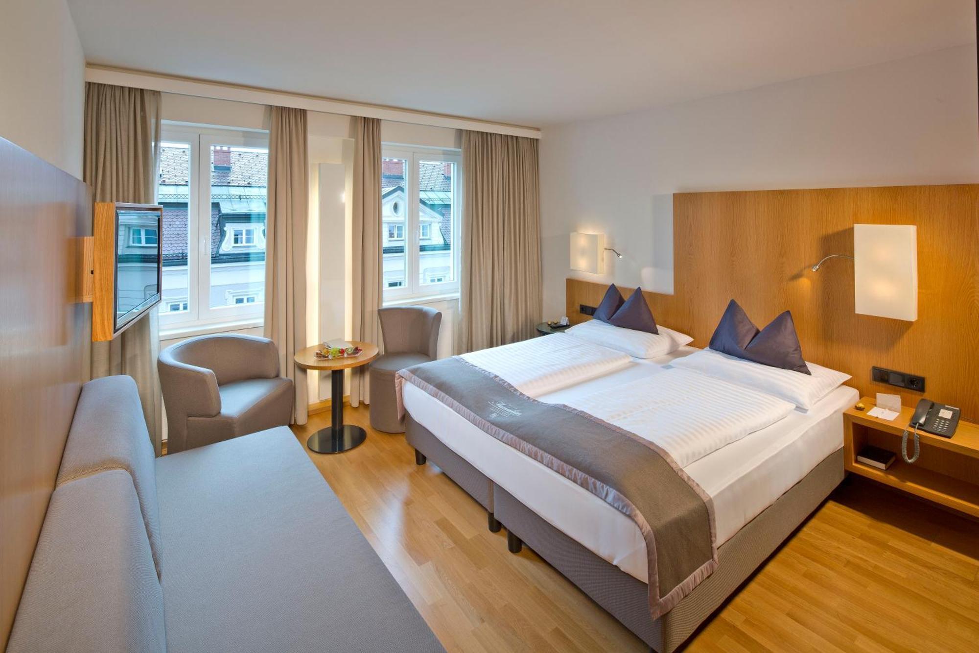 Dreibettzimmer mit Klimaanlage
