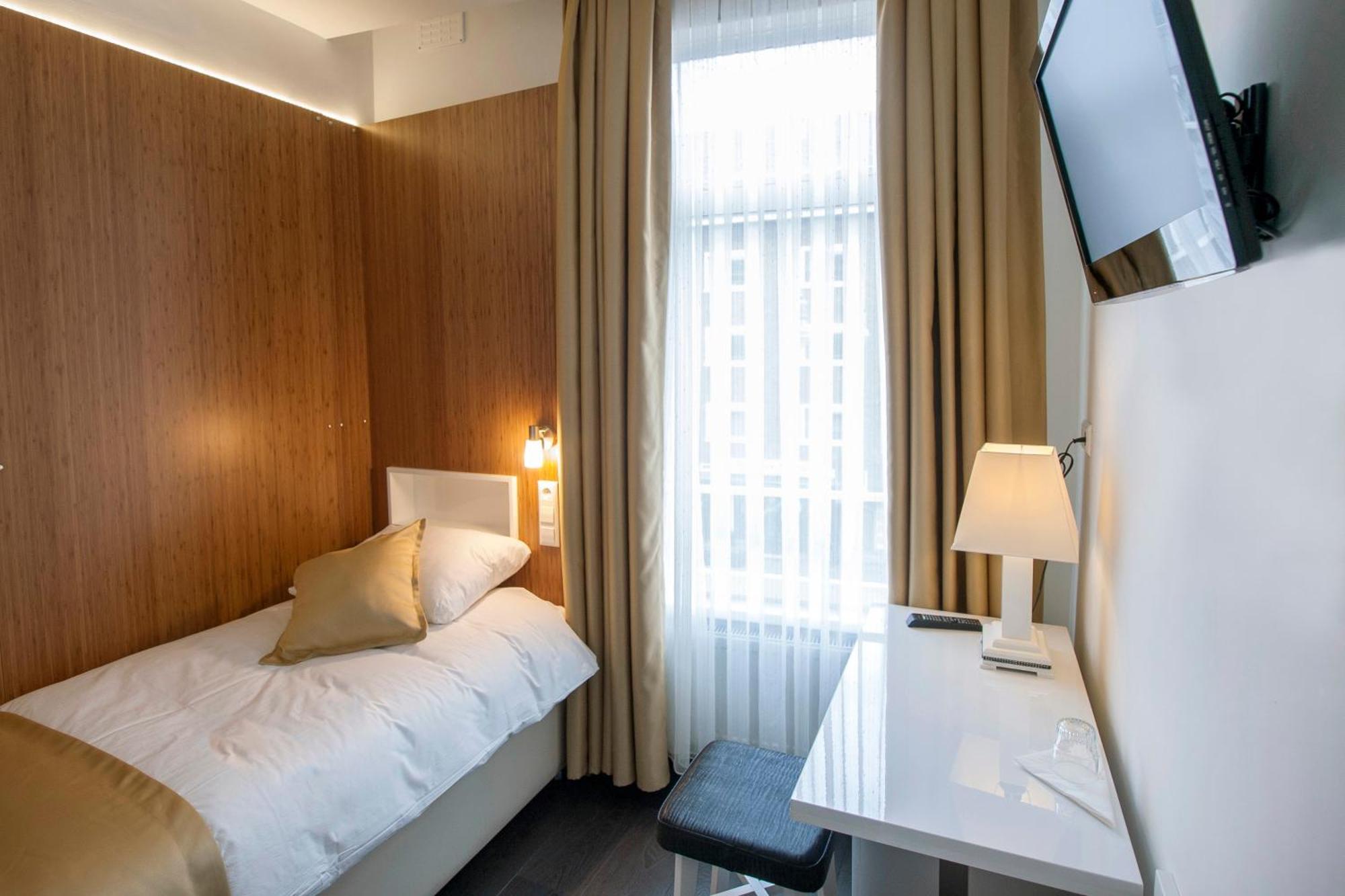 Standard Single Room,1588089779:JPEG