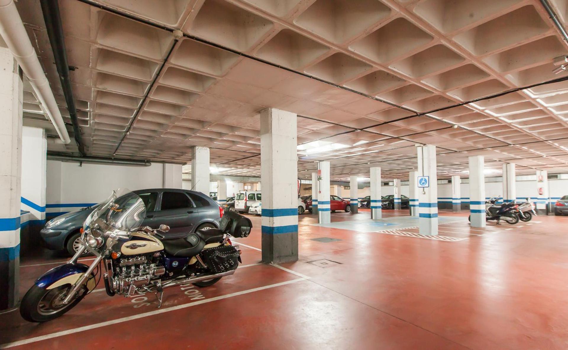 Doppel-/Zweibettzimmer mit Parkplatz
