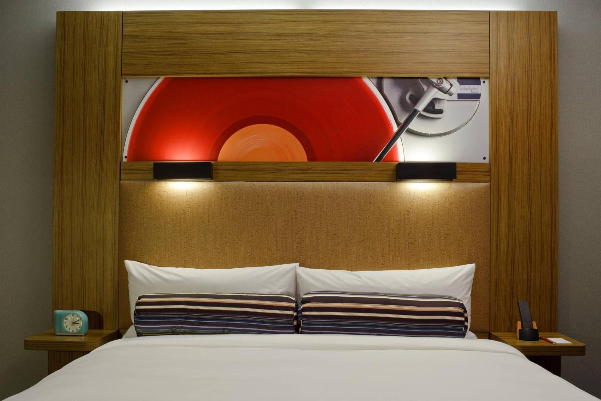 Quarto Aloft com Cama King-size