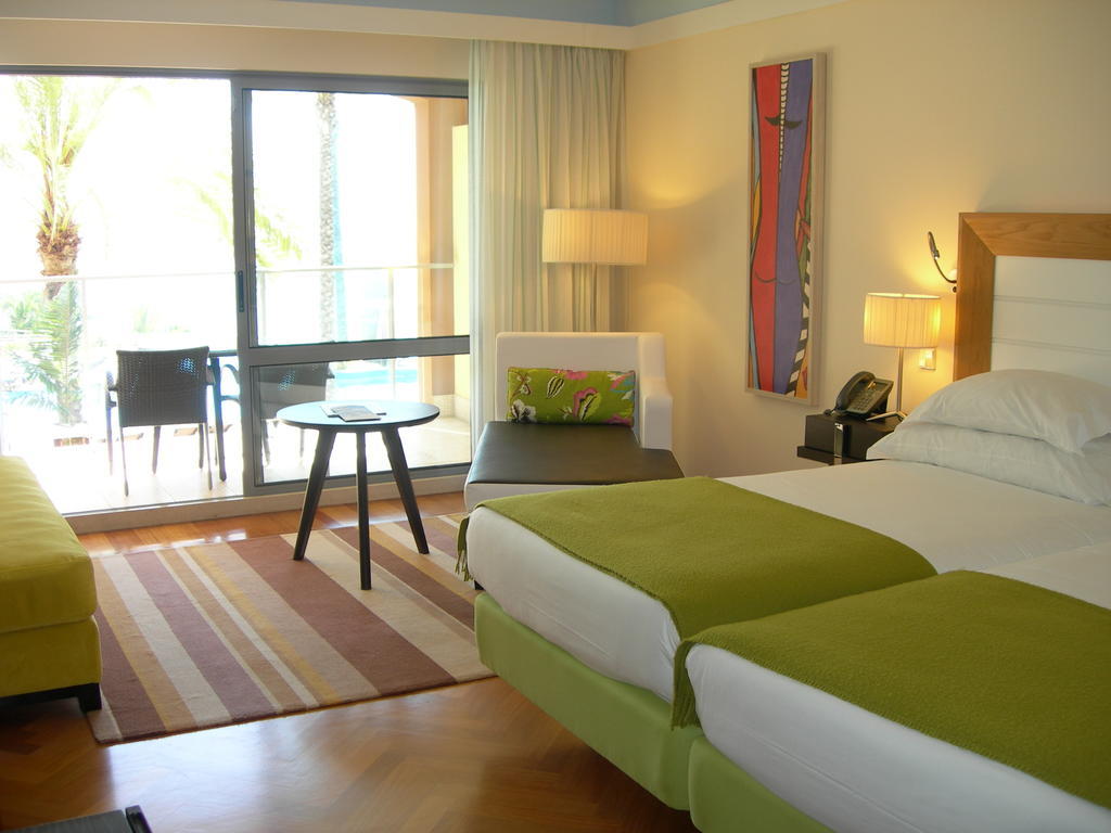Chambre Lits Jumeaux Supérieure - Vue sur Mer (2 Adultes + 1 Enfant)