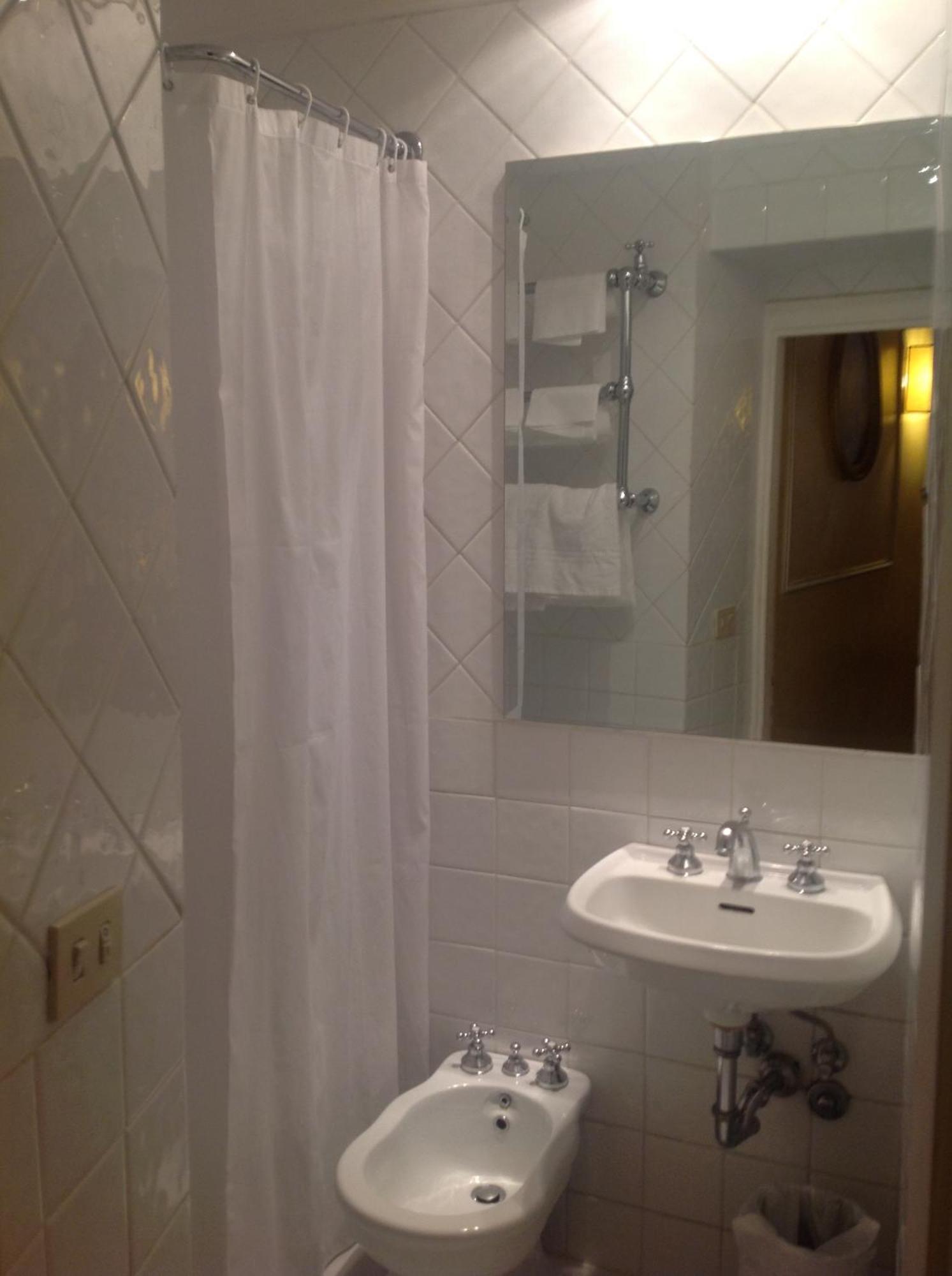 Quarto com 2 Camas de Solteiro