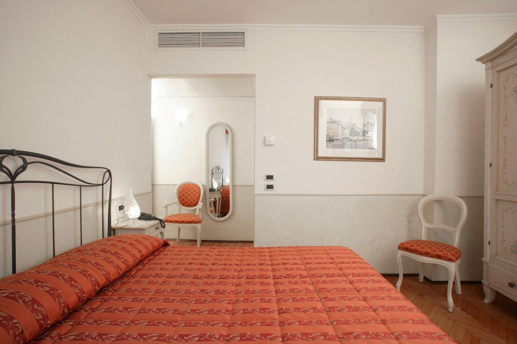 Superior Single Room,682199805:JPEG