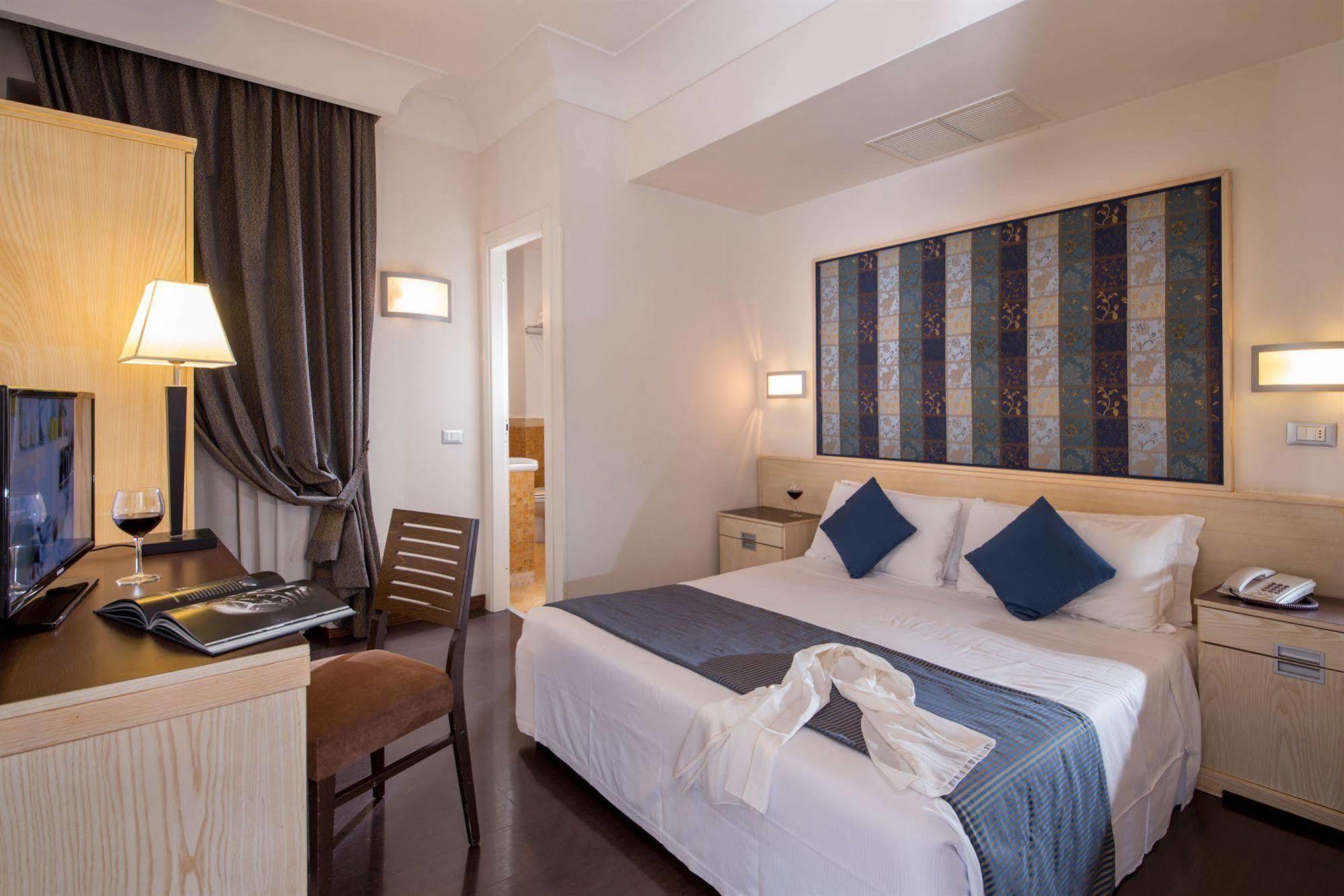 Quarto com Cama de Casal ou 2 de Solteiro