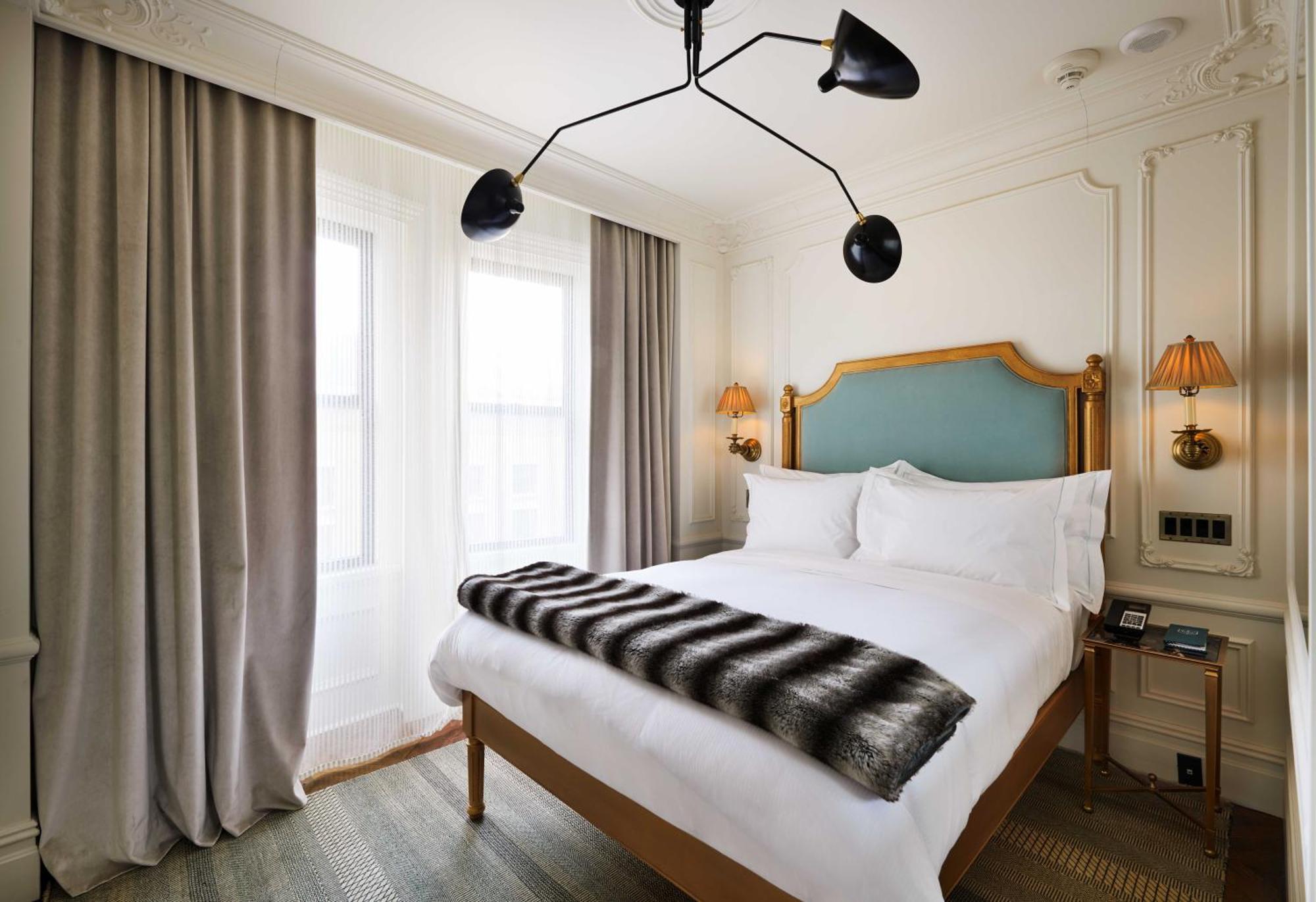 Chambre Lit Queen-size - Accessible aux Personnes à Mobilité Réduite