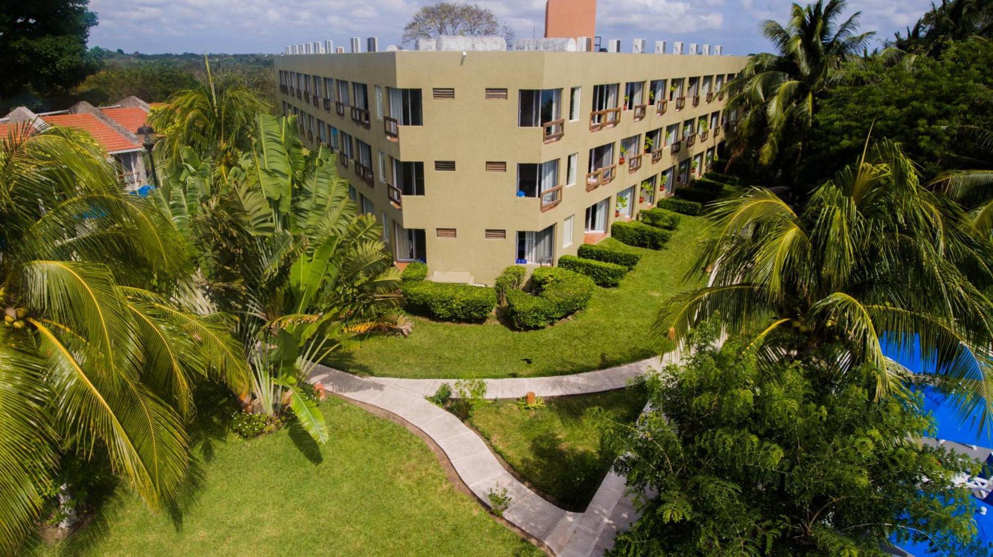 Alojamiento Superior con balcón o terraza y vistas al jardín
