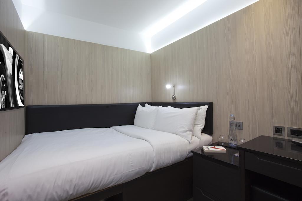 Chambre Lit Queen-Size sans Fenêtre