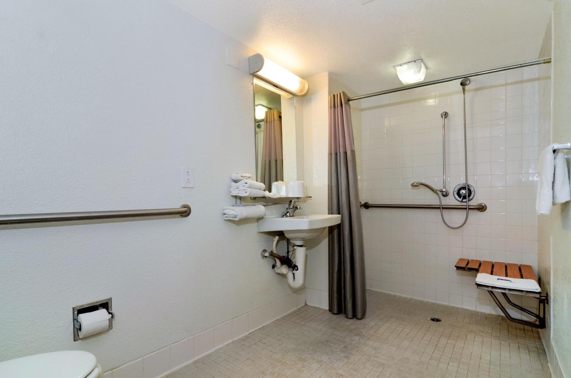 Quarto Duplo - Acesso a Pessoas com Mobilidade Condicionada e Duche para Pessoas com Mobilidade Condicionada