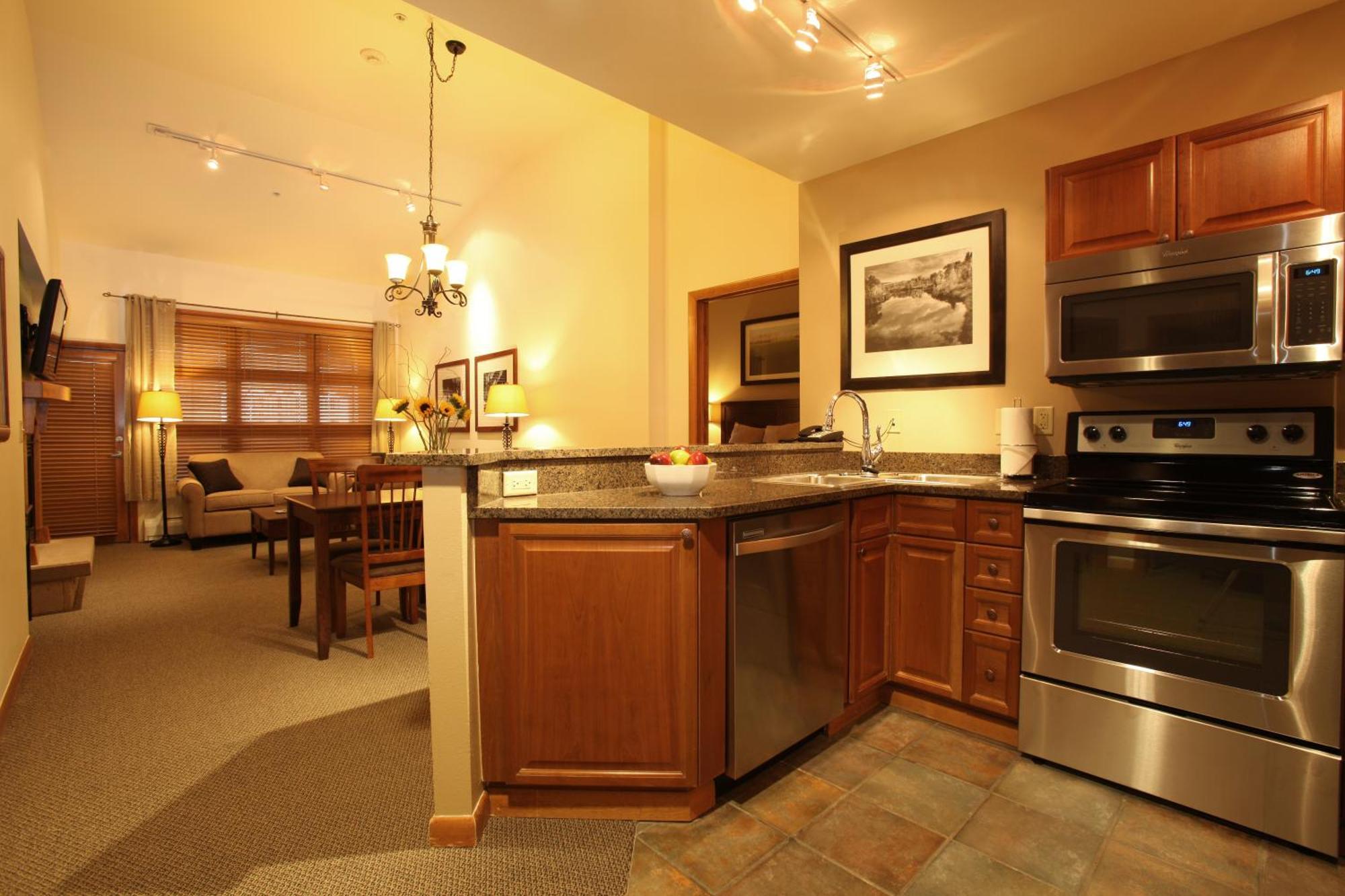 Deluxe One-Bedroom Apartment,688809405:JPEG