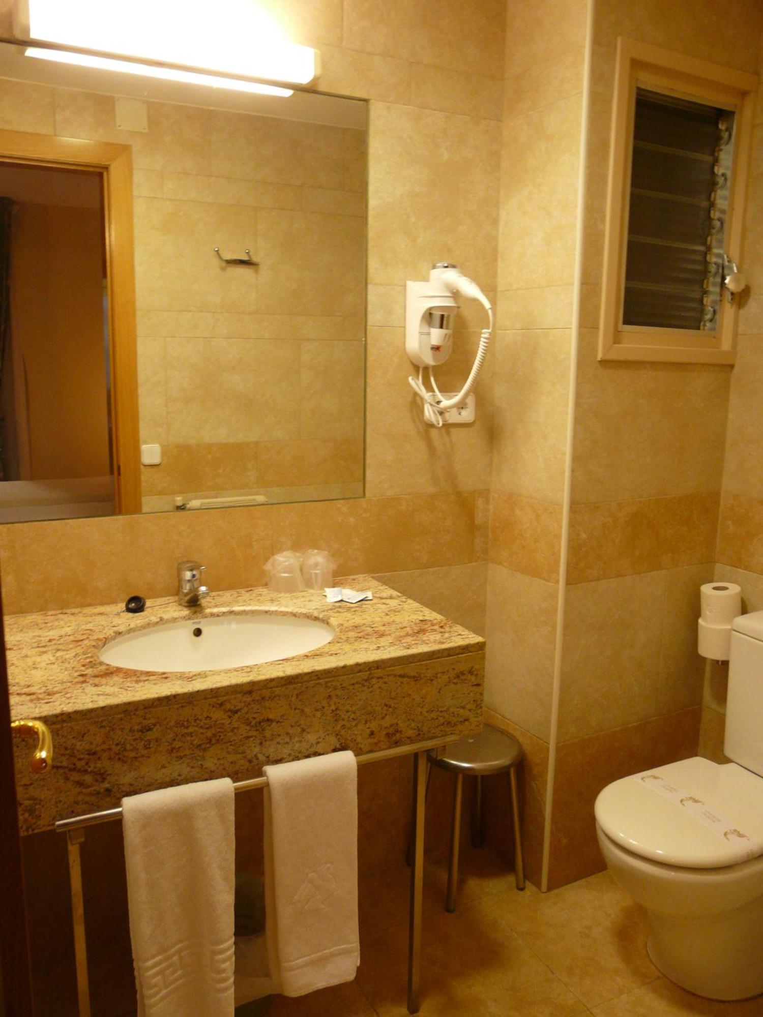 Standard Double Room,692794704:JPEG