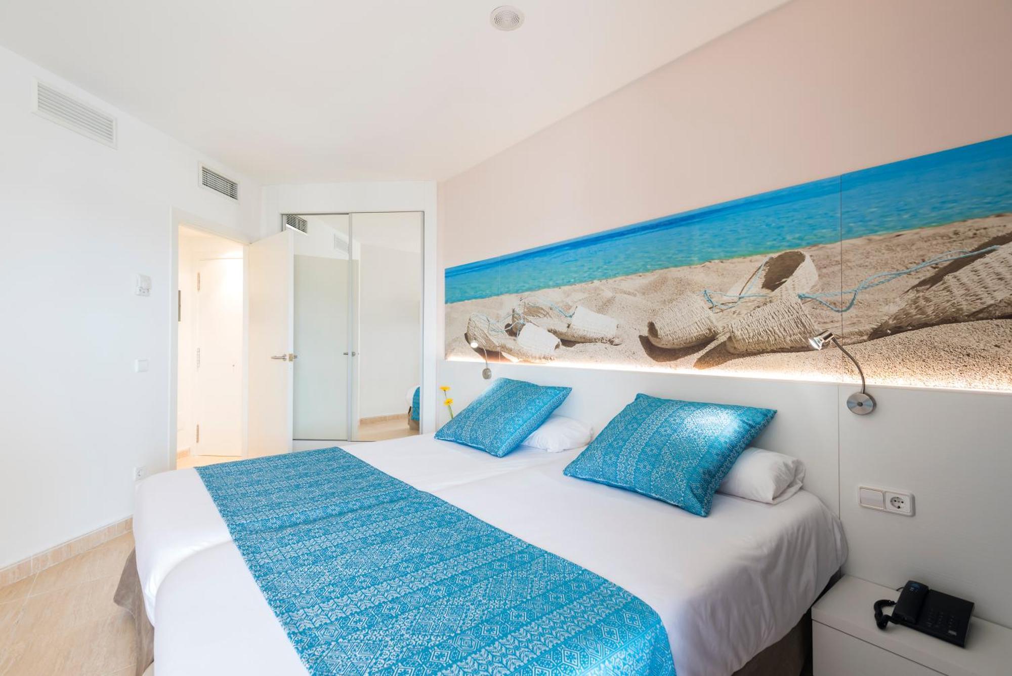 Apartamento com 1 Quarto e Vista do Jardim e Acesso Direto à Piscina