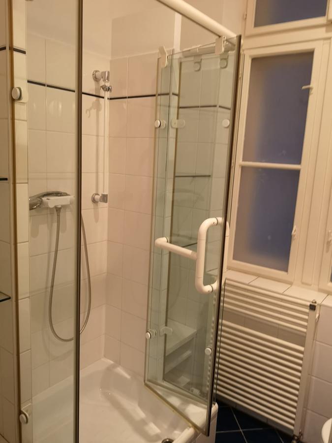 Posto Letto in Dormitorio Femminile con 6 Letti
