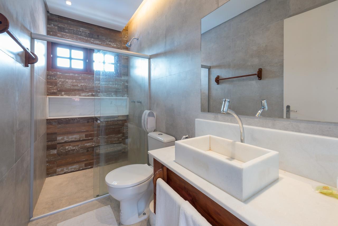 Quarto Duplo Luxo com Varanda e Vista Piscina