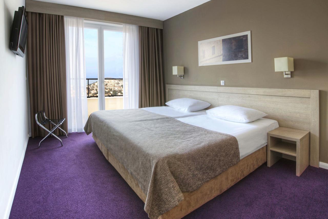 Double/Twin Room with Sea View