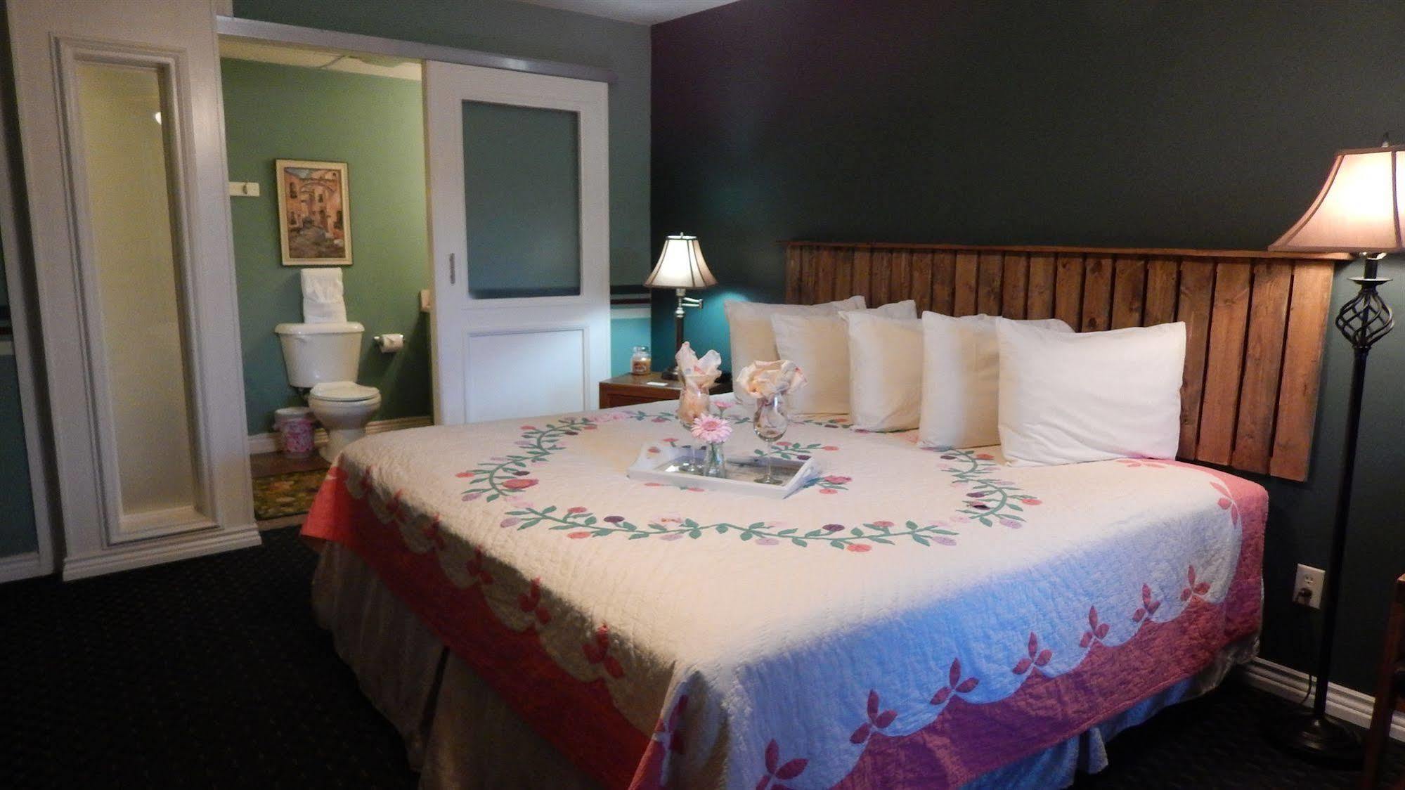 King Room with Spa Bath
