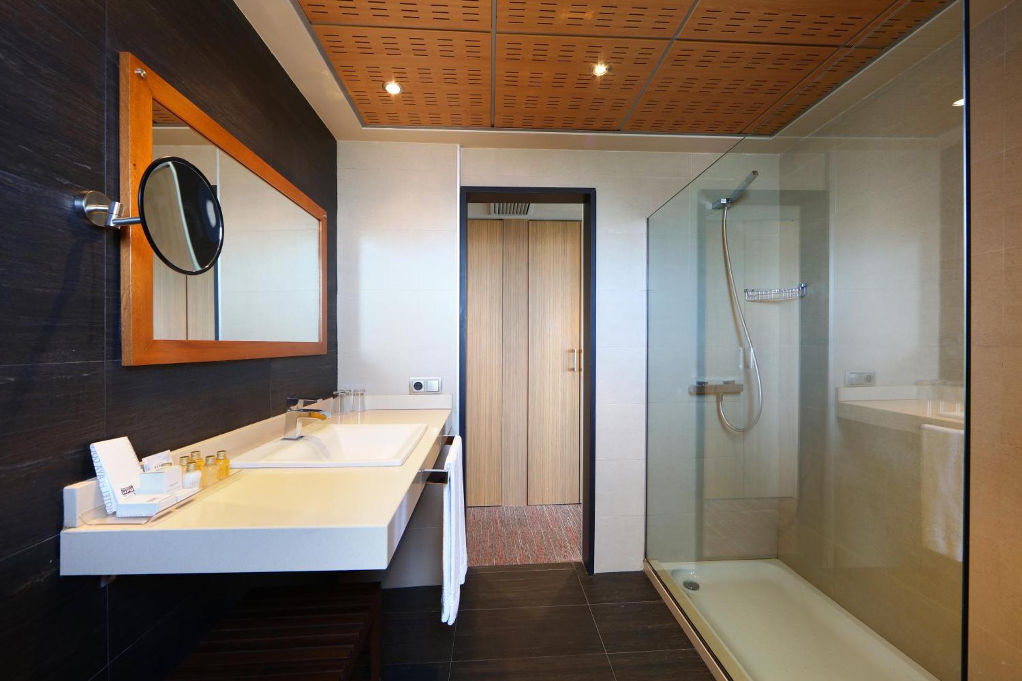 Suite Junior con balcón y vistas al mar
