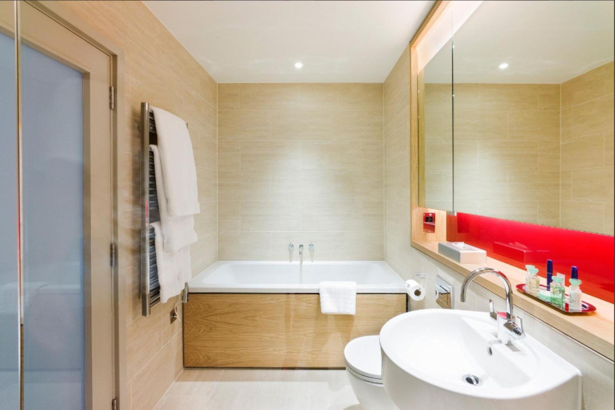 Suite Junior avec Balcon et Accès au Salon Club