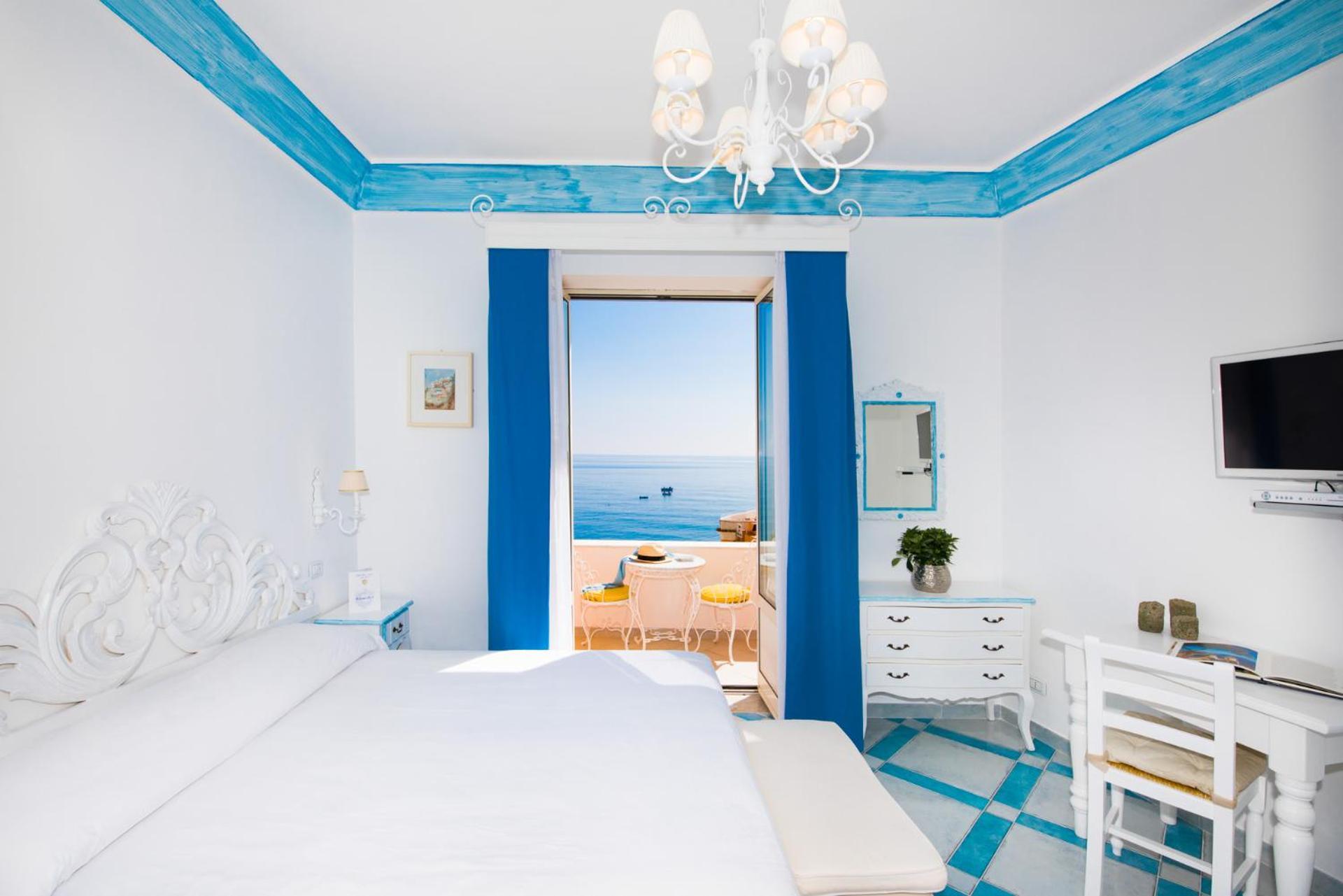 Estudio de gran tamaño con vistas al mar