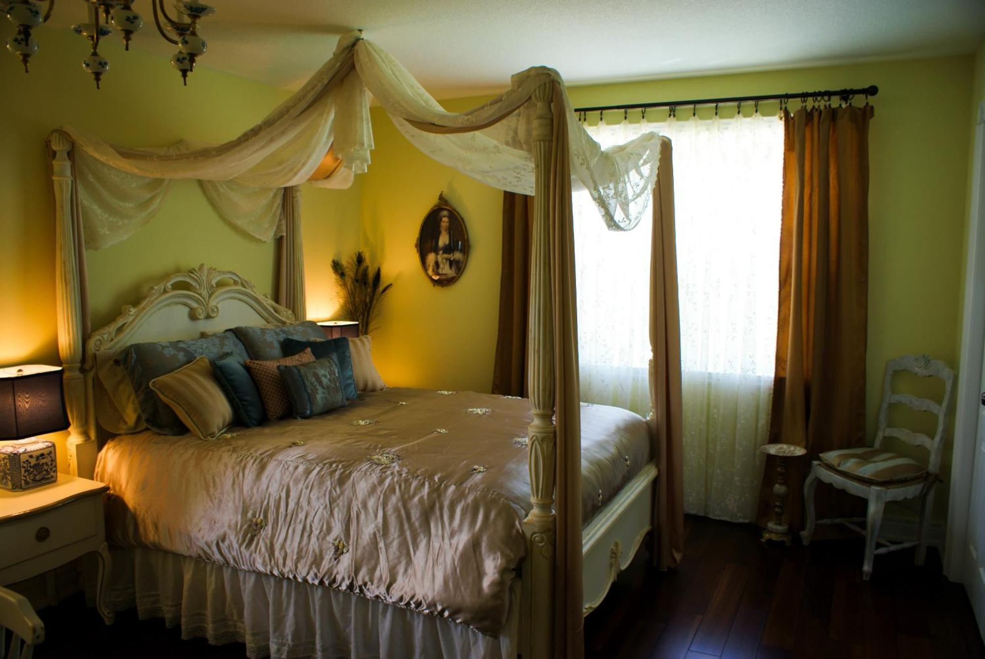 Queen Room,704359228:JPEG