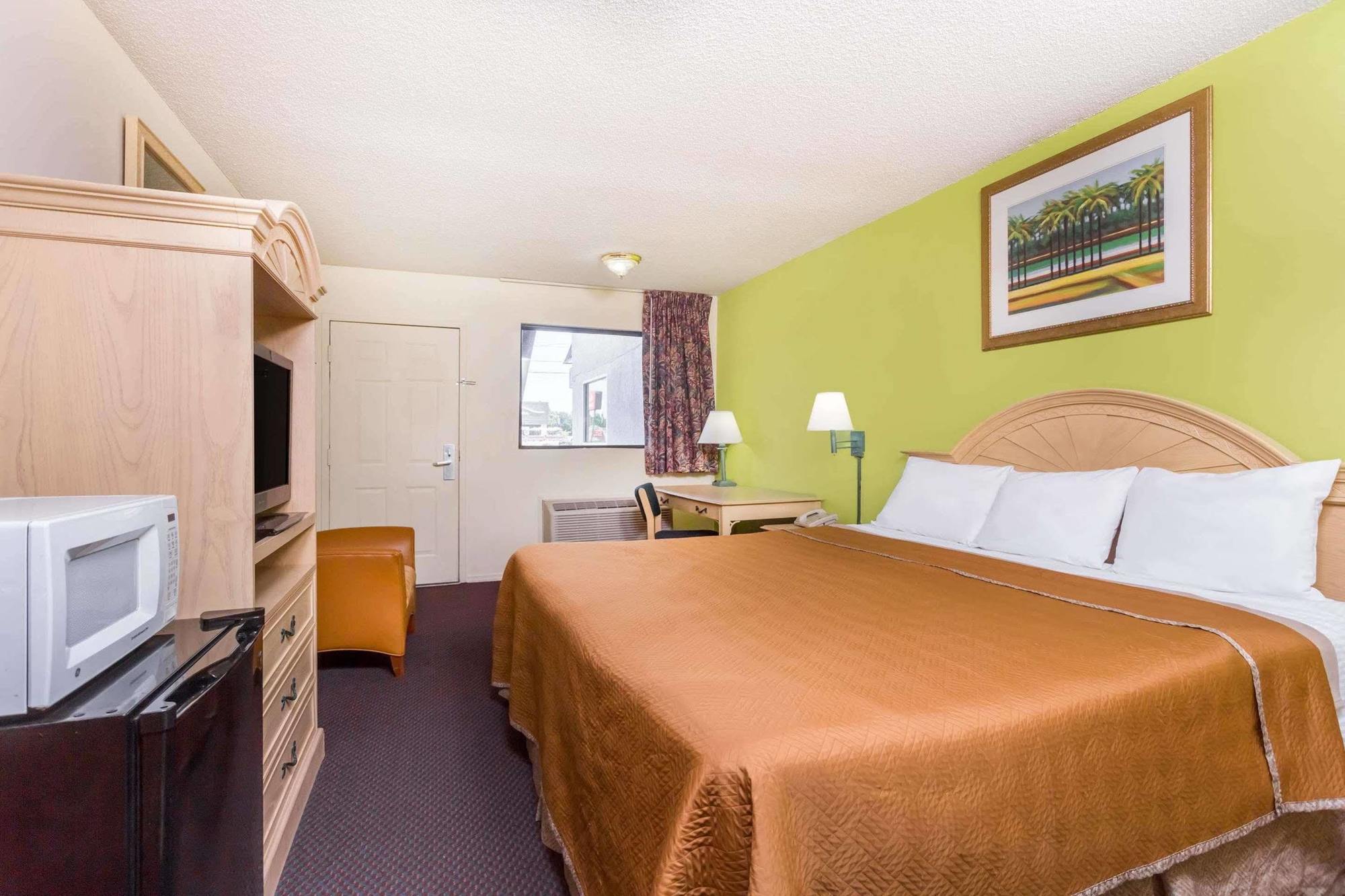 King Room - Disability Access - Non-Smoking